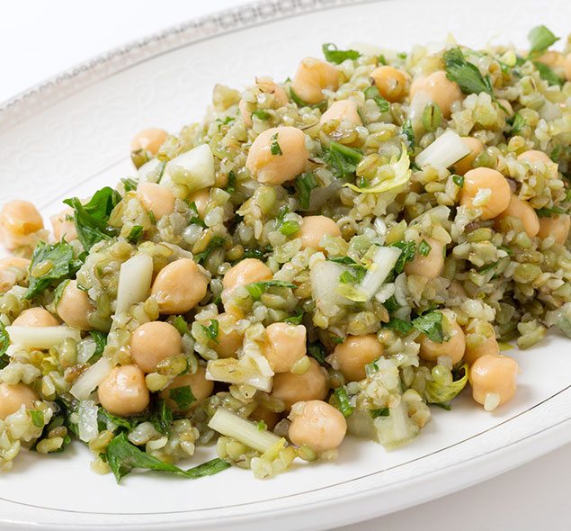 SALADA DE FREEKEH E GRÃO DE BICO