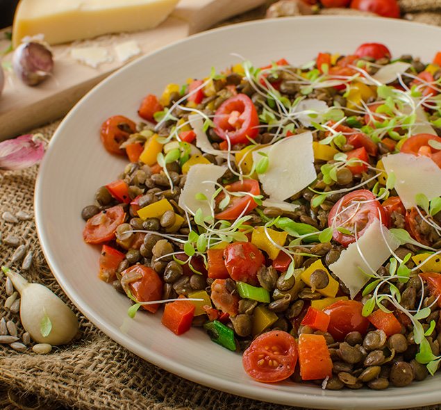 SALADA DE LENTILHA COM CEBOLA DOURADA
