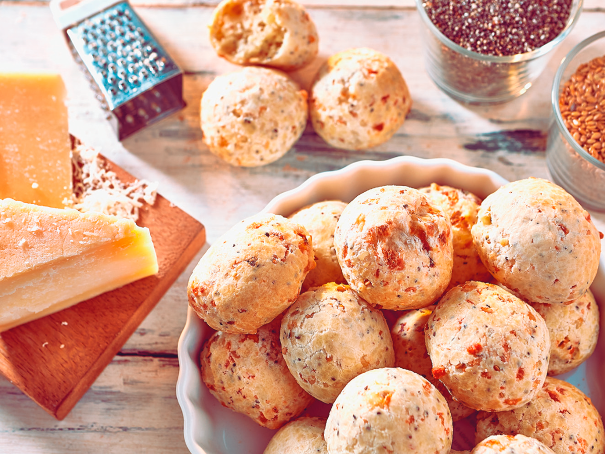 Pão de queijo com linhaça e chia