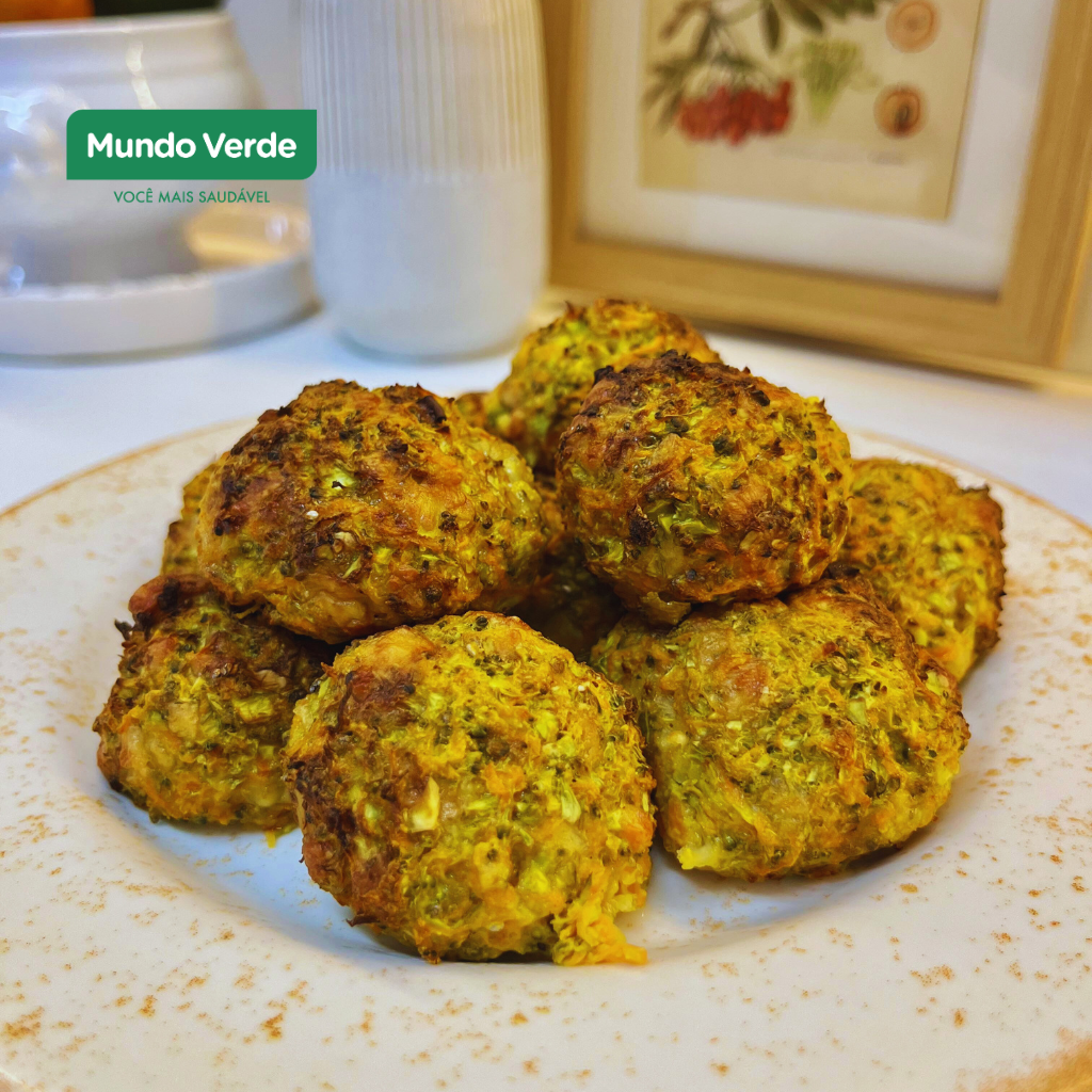 Bolinho de Brócolis com Cenoura e Queijo na Air Fryer