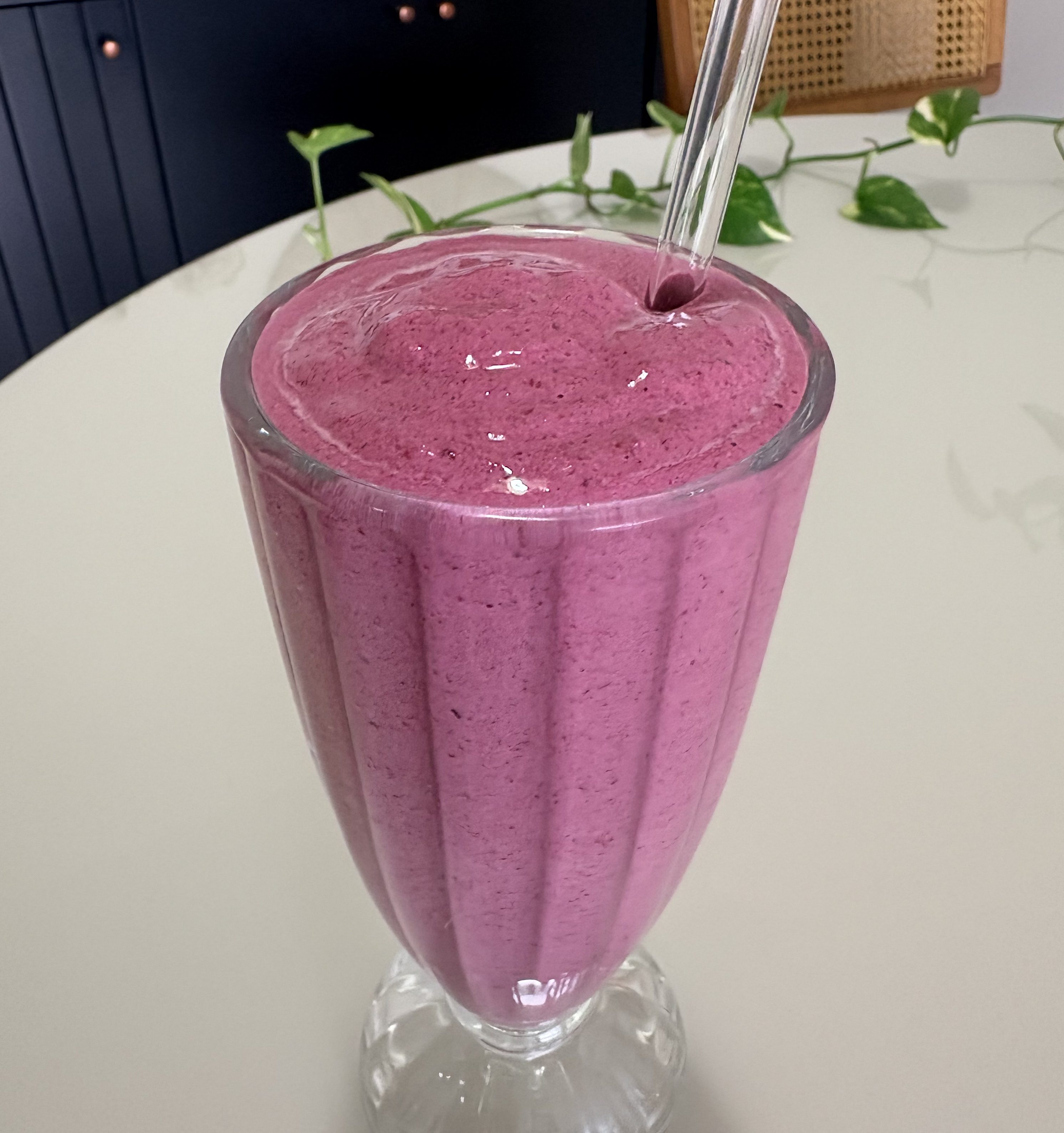Pink Latte Funcional: smoothie proteico com frutas vermelhas e 7 g de fibras