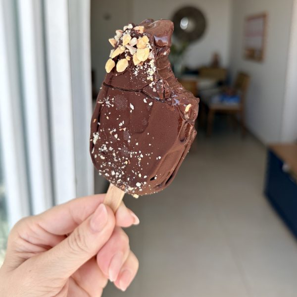 Picolé proteico de chocolate: refrescante e com 24,8 g de proteínas